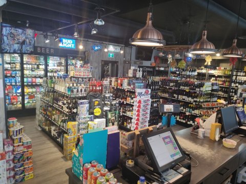 Gilligan's Liquor Store